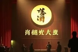 铁轨尽头的雪横版剧照 雪原铁轨与远处信号灯